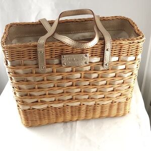 Kate Spade Woven Tan and Gold Tote, absolutely no signs of wear and tear 🥳🤩🔥
